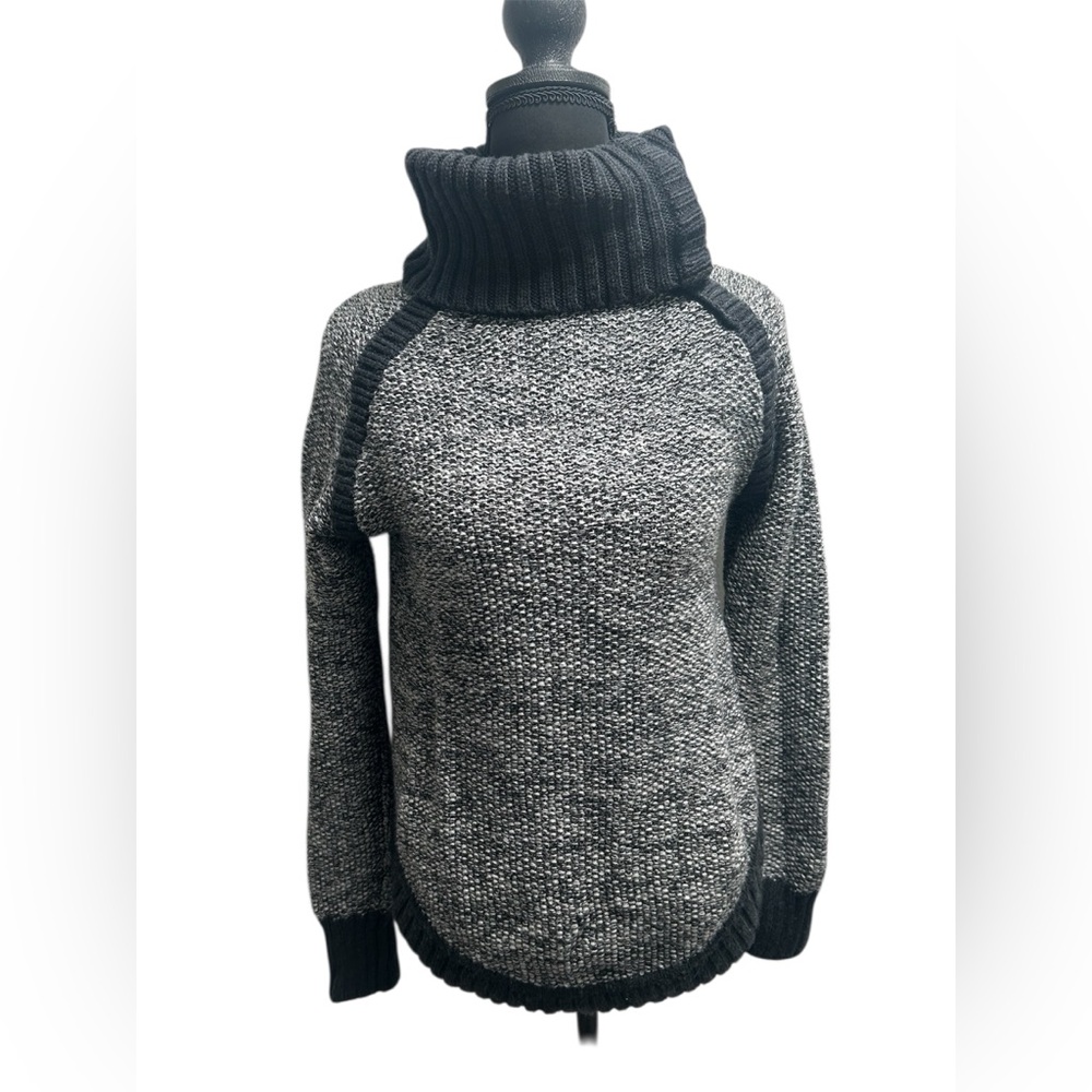 Lululemon Athletica Sweater Cowl Neck 100% Merino Wool Size 6